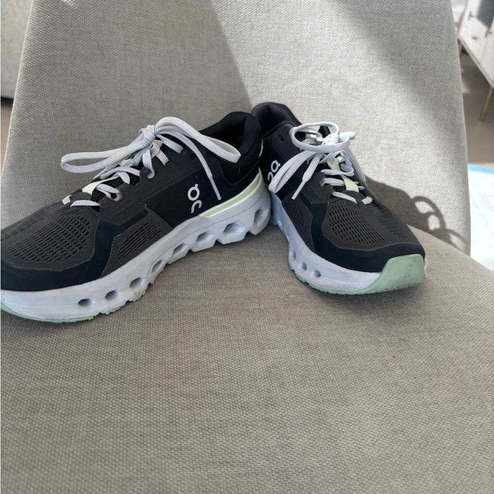 Oncloud onrunner women’s size 7.5